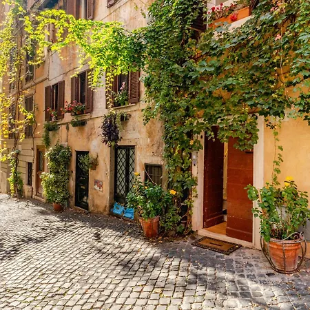 In The Shadow Of The Colosseum Apartment Rome